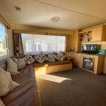 Lovely 8 Berth Caravan At St Osyth Beach Holiday Park Ref 28101G Clacton-on-Sea Exterior photo